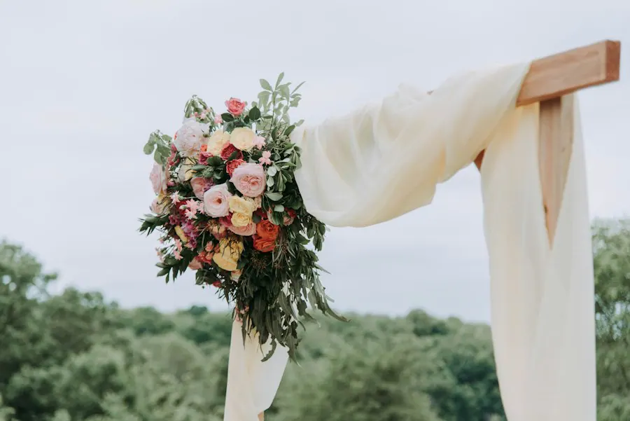 Blomsterbåge vid ceremonin